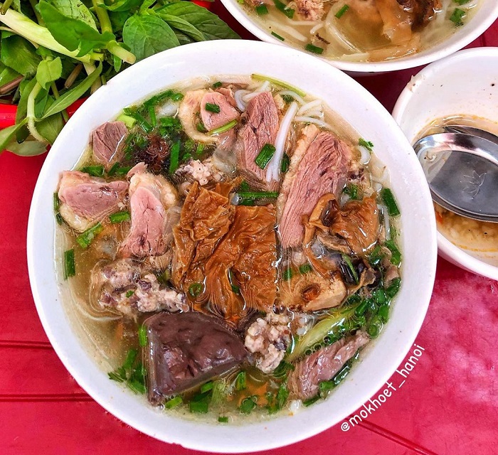Những quán ăn 'chửi khách' nhưng vẫn đông nghịt, báo Tây cũng tròn mắt kinh ngạc