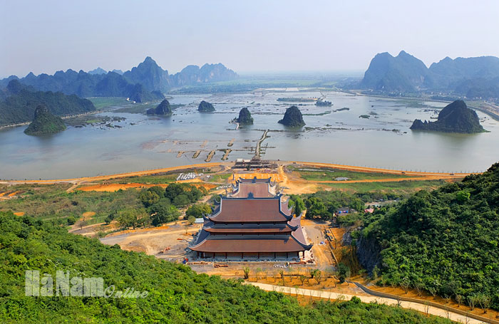 Chùa Tam Chúc uy nghiêm nơi cảnh tiên ‘Vịnh Hạ Long trên cạn’ ở Hà Nam