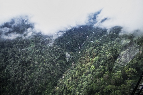 Dãy Hoàng Liên Sơn ẩn hiện kỳ vĩ dưới cáp treo Phanxipang
