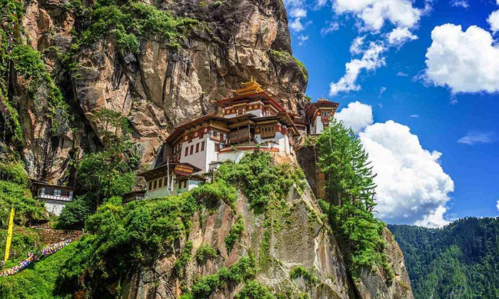 Cheo leo nơi đỉnh núi là tu viện Paro Taktsang, thánh địa tâm linh của Bhutan
