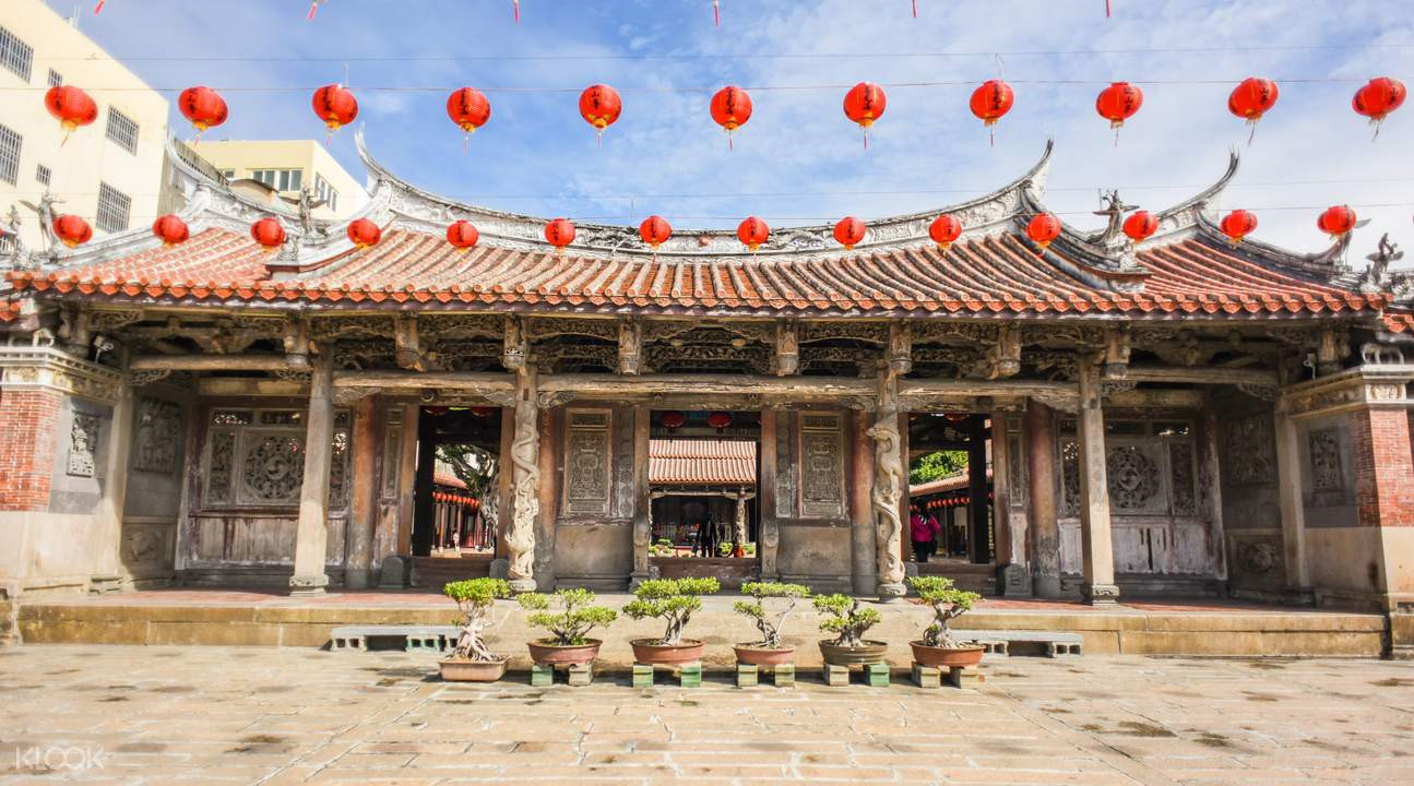 Khám phá làng cổ Lộc Cảng và ngõ Sờ Ngực ở Đài Loan