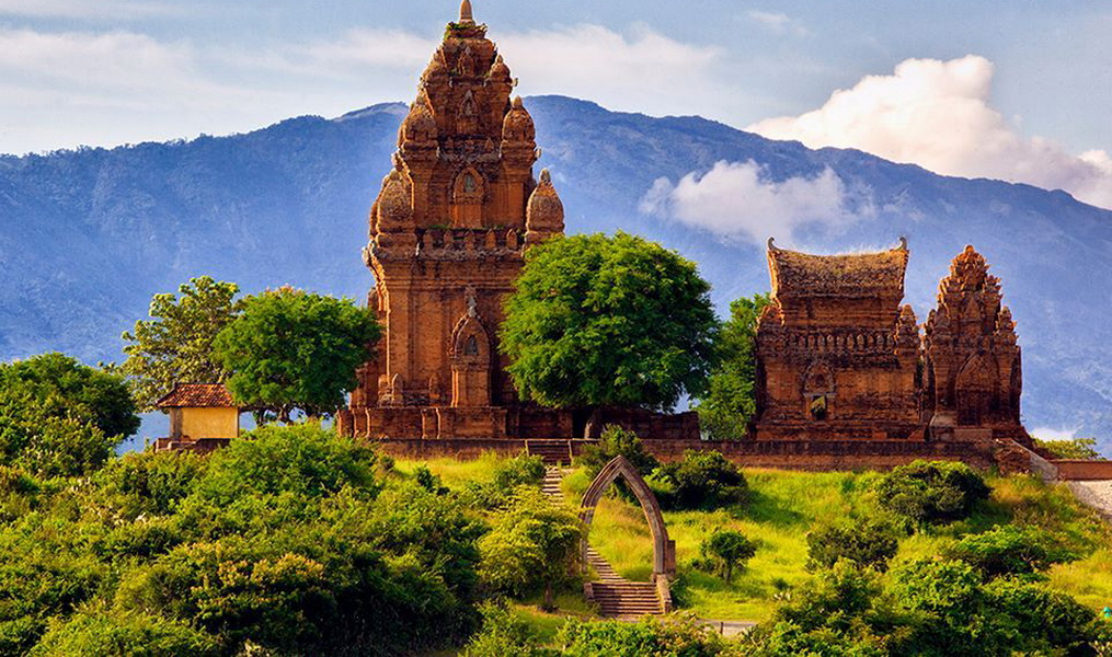 KHÁM PHÁ BIỂN XANH NINH CHỮ 2N2Đ – VINH ĐỆ LỘC TRAVEL