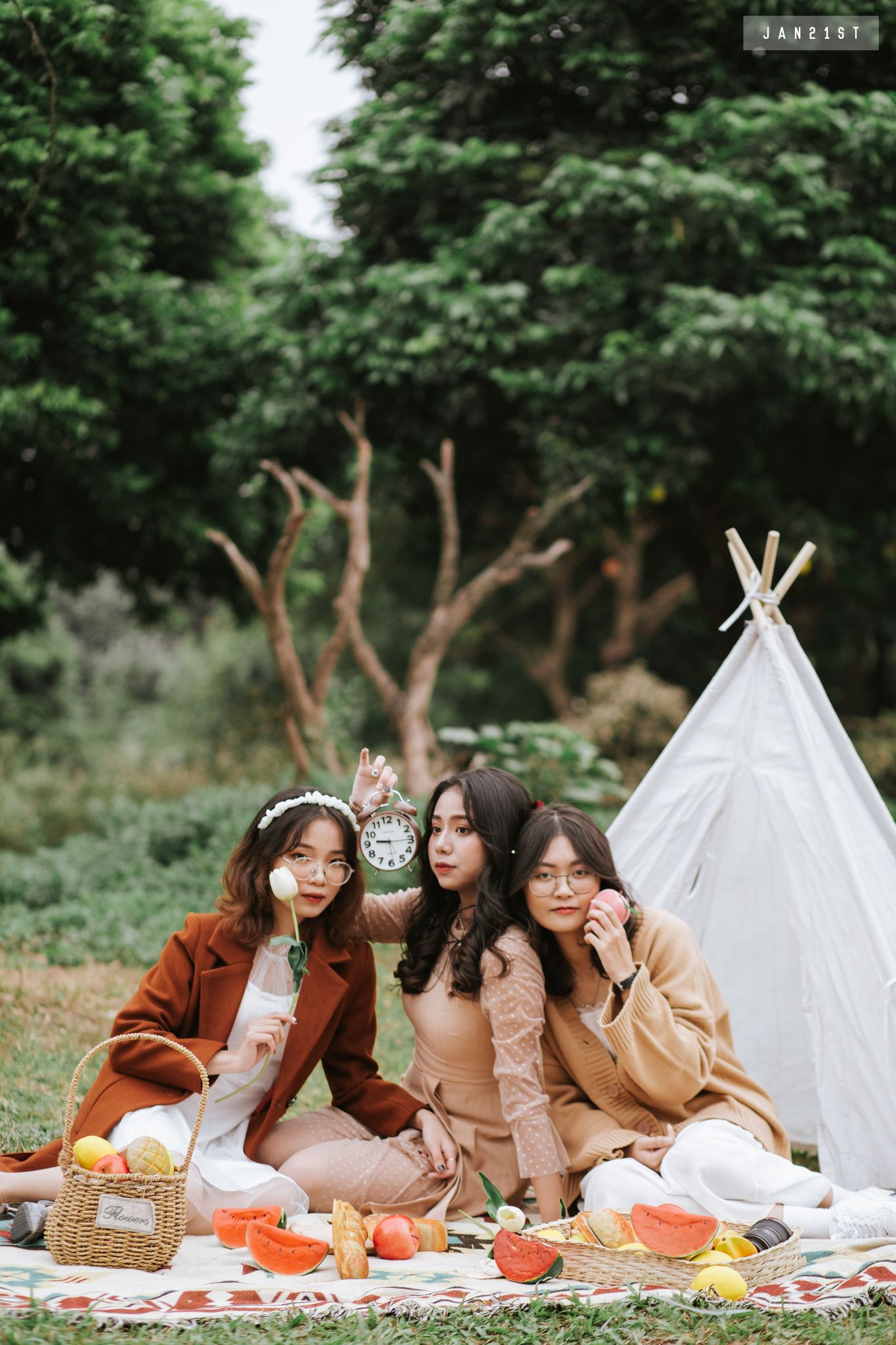 Concept Picnic - Gương – Chụp Ảnh Kỷ Yếu - Ảnh Cưới