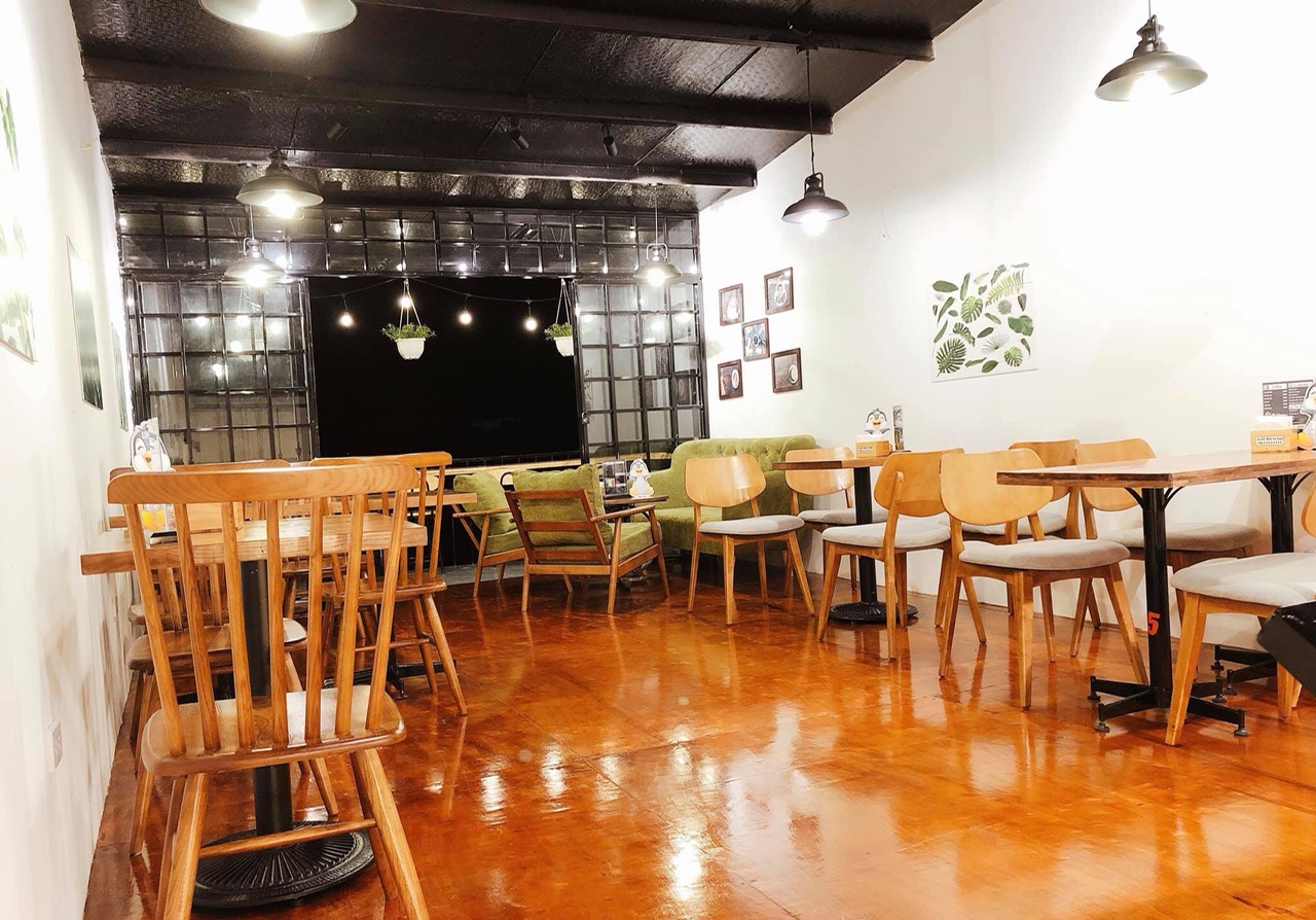 dia-chi-ban-ban-ghe-cafe-tra-sua-dep-gia-re-tai-ha-noi