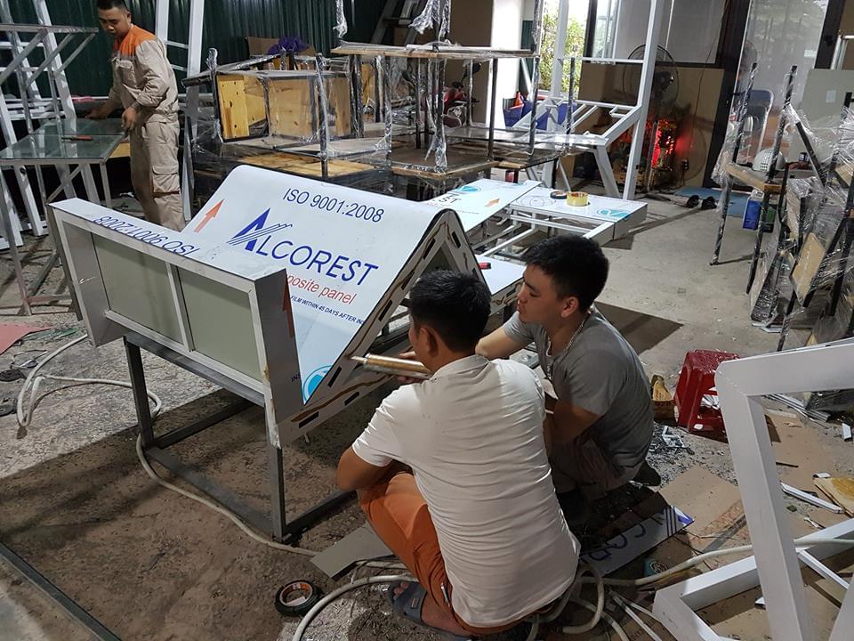 thiet-ke-gia-cong-tu-quay-ke-op-tam-aluminium-tai-ha-noi