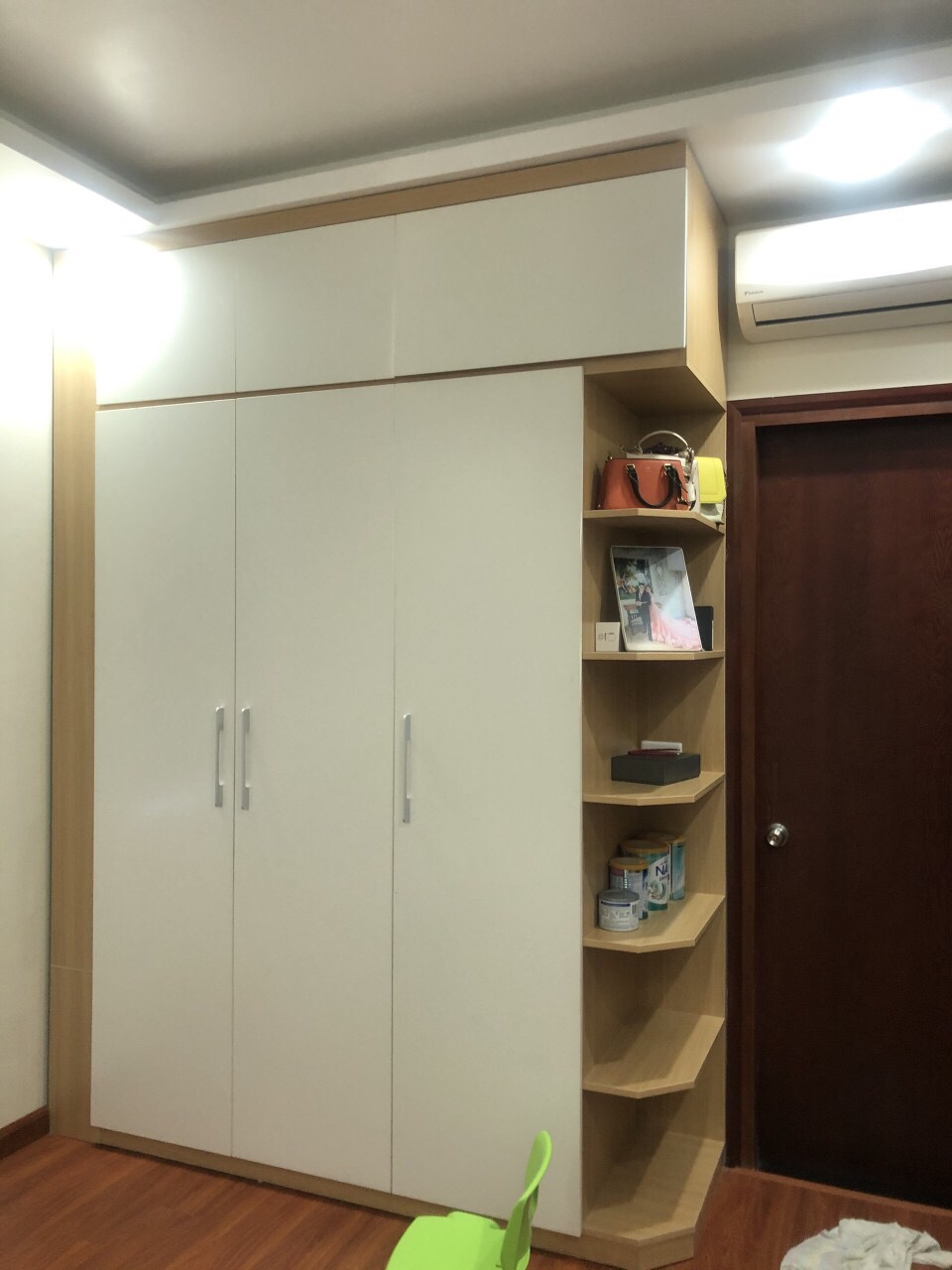 xuong-noi-that-lam-tu-quan-ao-chung-cu-gia-đinh-tai-ha-noi