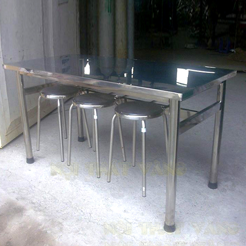 chuyen-nhan-san-xuat-gia-cong-ban-ghe-inox-tai-ha-noi