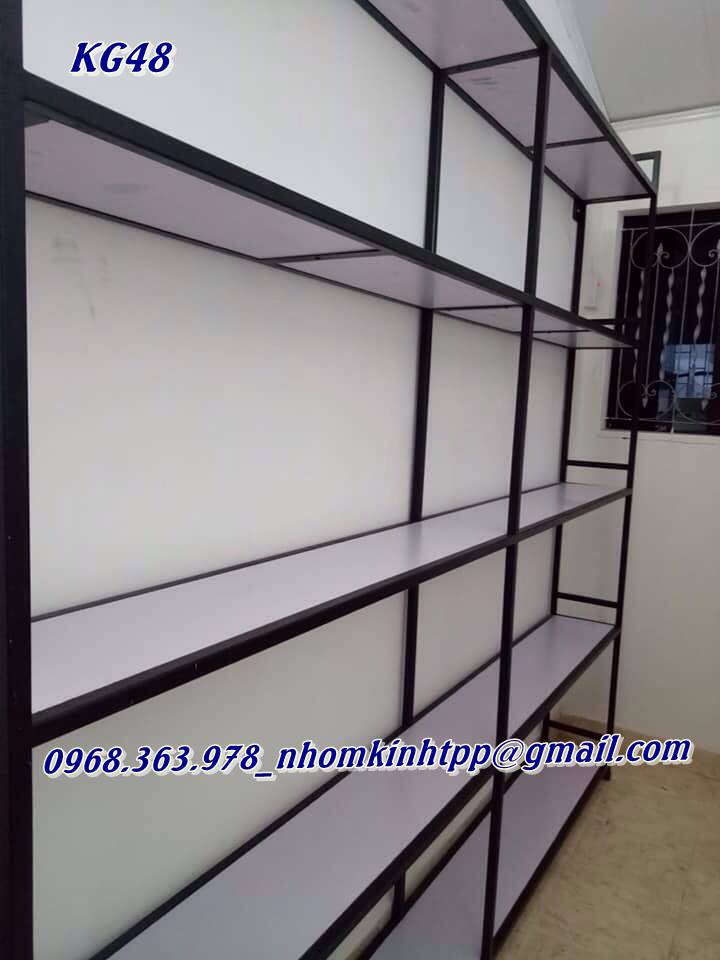 bao-gia-thi-cong-thiet-ke-ke-trung-bay-giay-dep-tai-xuong-tppglass