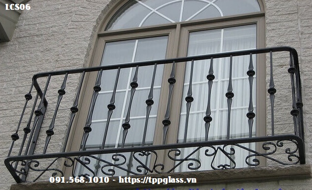 bao-gia-lam-cau-thang-sat-hang-rao-sat-lan-can-sat-ban-cong-sat