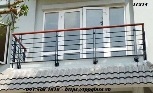 bao-gia-lam-cau-thang-sat-hang-rao-sat-lan-can-sat-ban-cong-sat