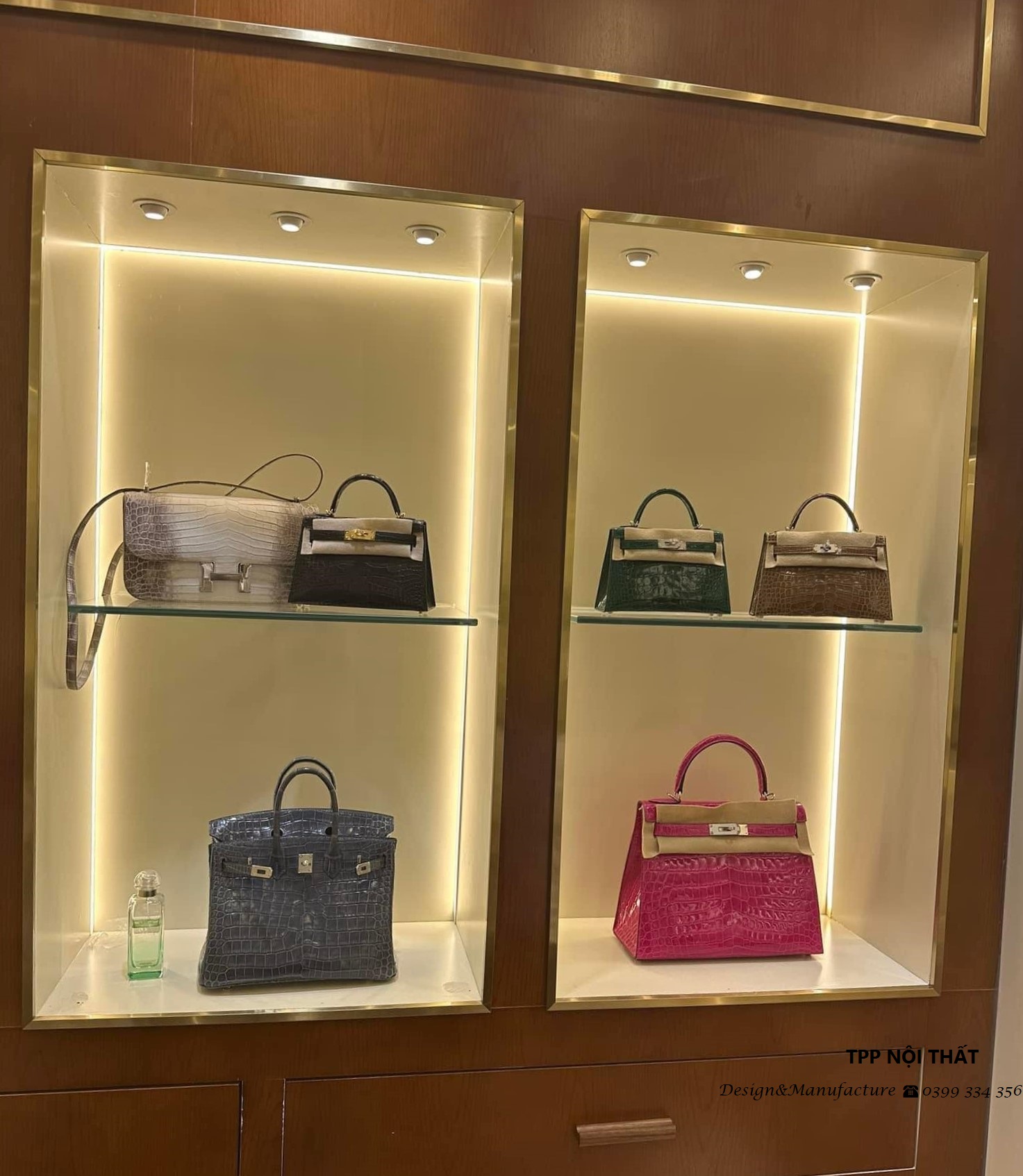 tu-trung-bay-cua-hang-tui-xach-thiet-ke-thi-cong-tpp-noi-that