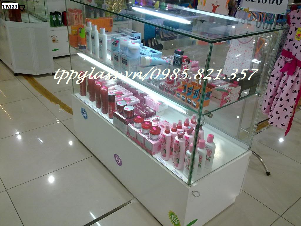 thiet-ke-thi-cong-shop-quan-ao-giay-dep-my-pham-salon-toc-theo-yeu-cau-tai-ha-noi