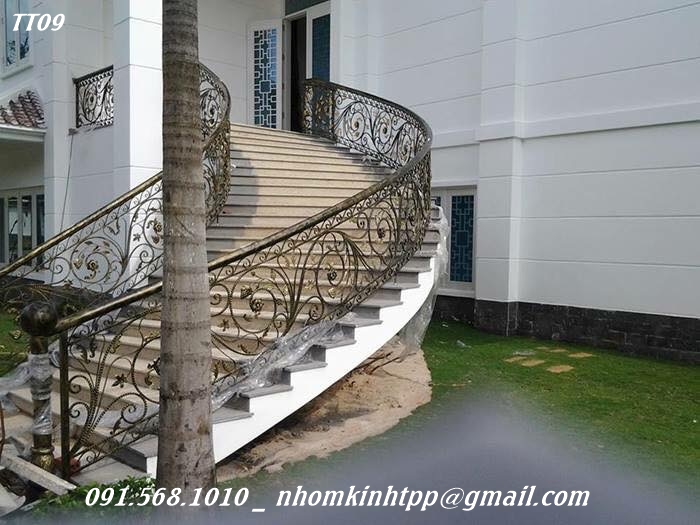 bao-gia-lam-cau-thang-sat-hang-rao-sat-lan-can-sat-ban-cong-sat