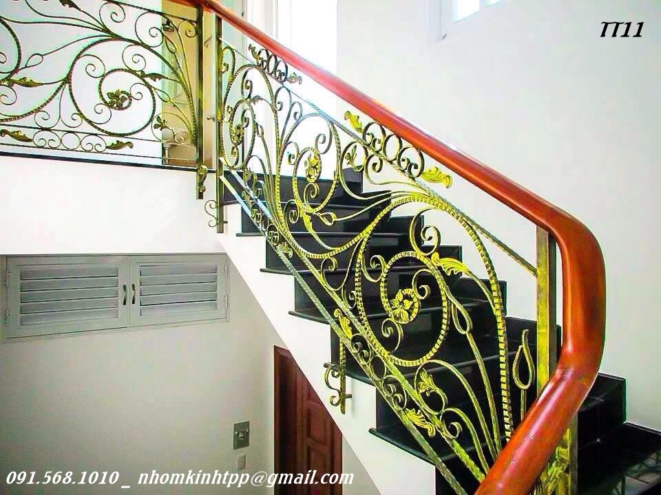 bao-gia-lam-cau-thang-sat-hang-rao-sat-lan-can-sat-ban-cong-sat