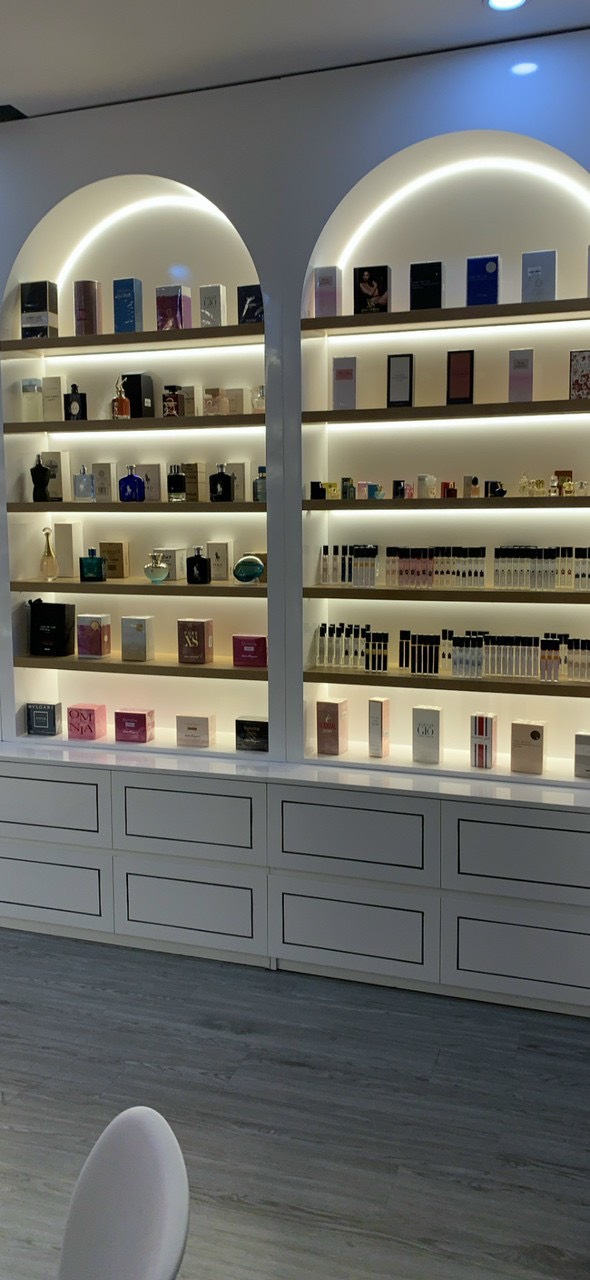 Cach-thiet-ke-trung-bay-shop-my-pham-dep-thu-hut-khach-hang-tppnoithat-ha-noi-hcm