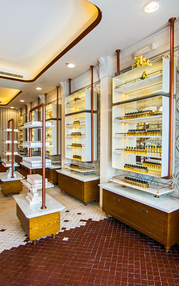 mau-thiet-ke-my-pham-dep-xuong-noi-that-thi-cong-cua-hang-my-pham-ha-noi-ho-chi-minh