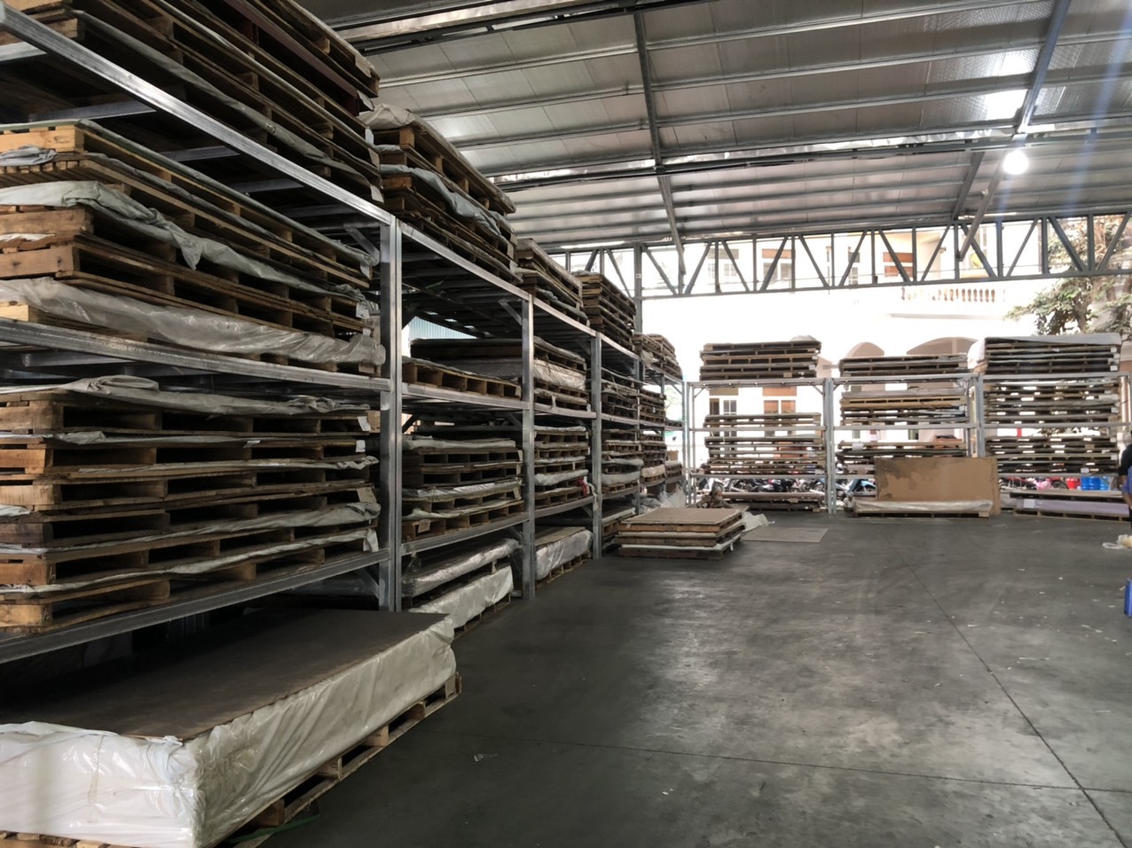 xuong-san-xuat-thiet-ke-thi-cong-noi-that-gia-dinh-dep-tai-ha-noi