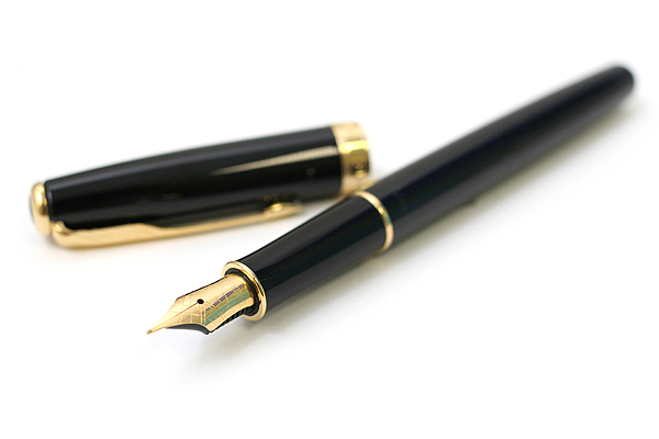 Bút máy Parker Sonnet Laque Black cài vàng