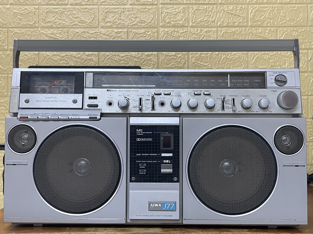最も完璧な Aiwa J77 ラジカセ シルバー ラジオ・コンポ