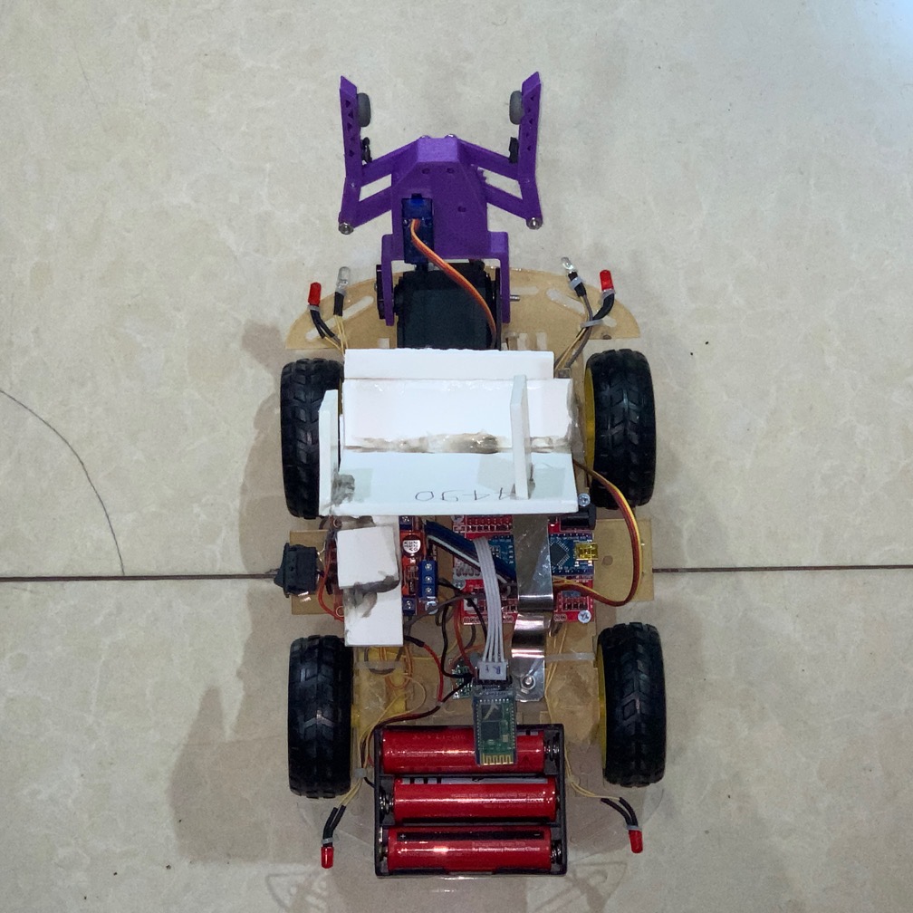 Xe robot với cánh tay gắp đồ điều khiển bằng Bluetooth