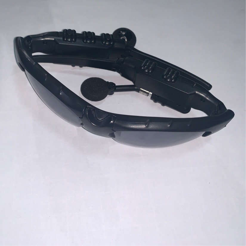 Kính mắt có tai nghe bluetooth