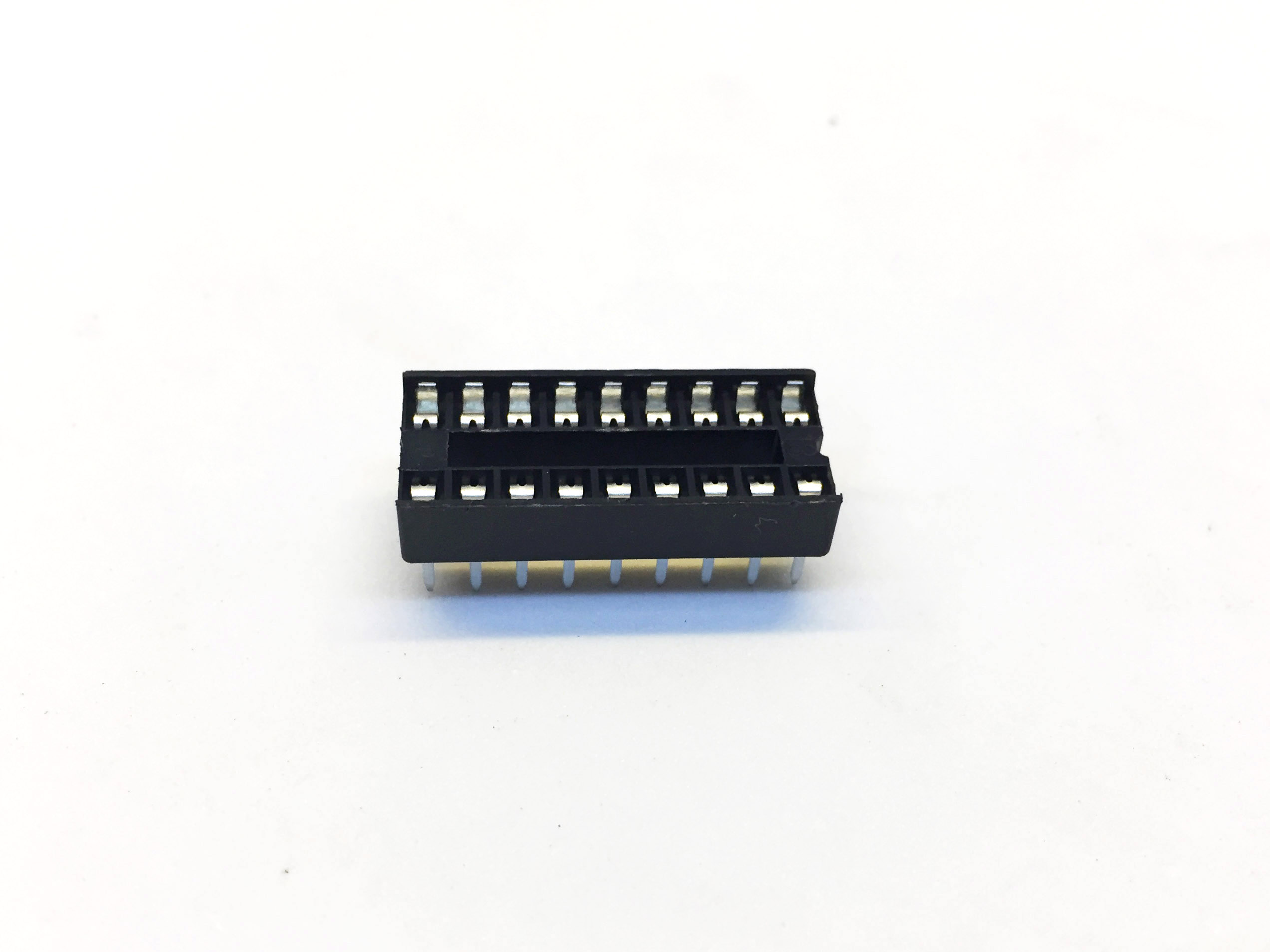 Đế cắm IC 18 chân thân hẹp