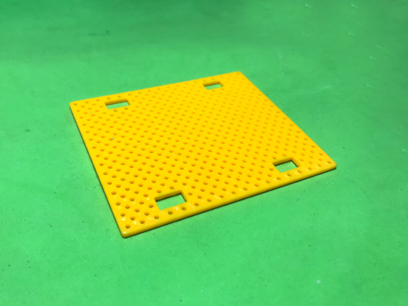 Tấm nhựa đục lỗ 75x90mm dày 2.5mm