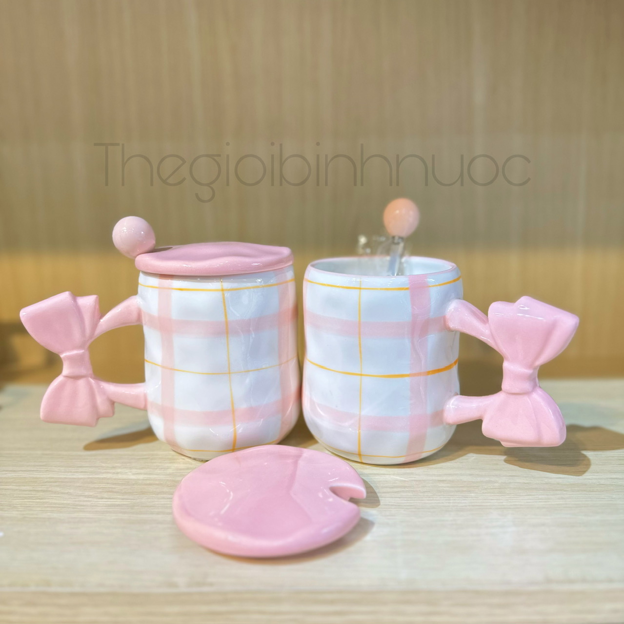 Ly Sứ Nơ Hồng Dễ Thương 450ML Kèm Muỗng