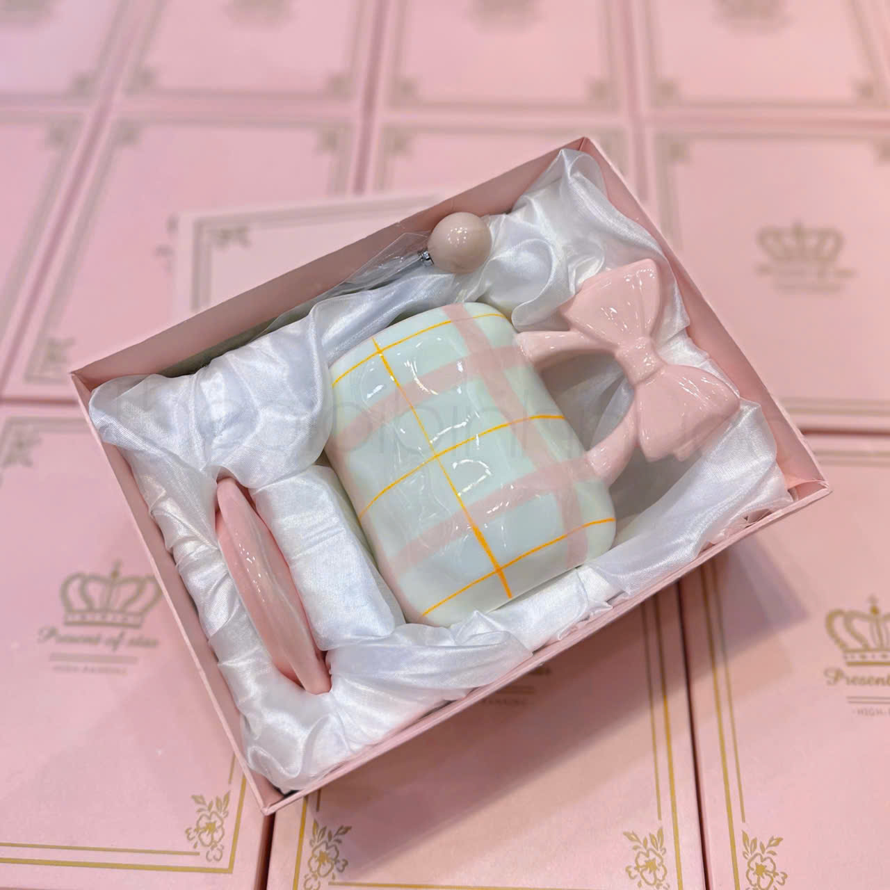 Ly Sứ Nơ Hồng Dễ Thương 450ML Kèm Muỗng