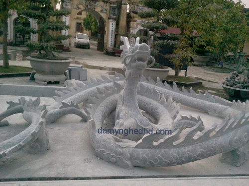 Tượng rồng chùa Đẩu Long Ninh Bình
