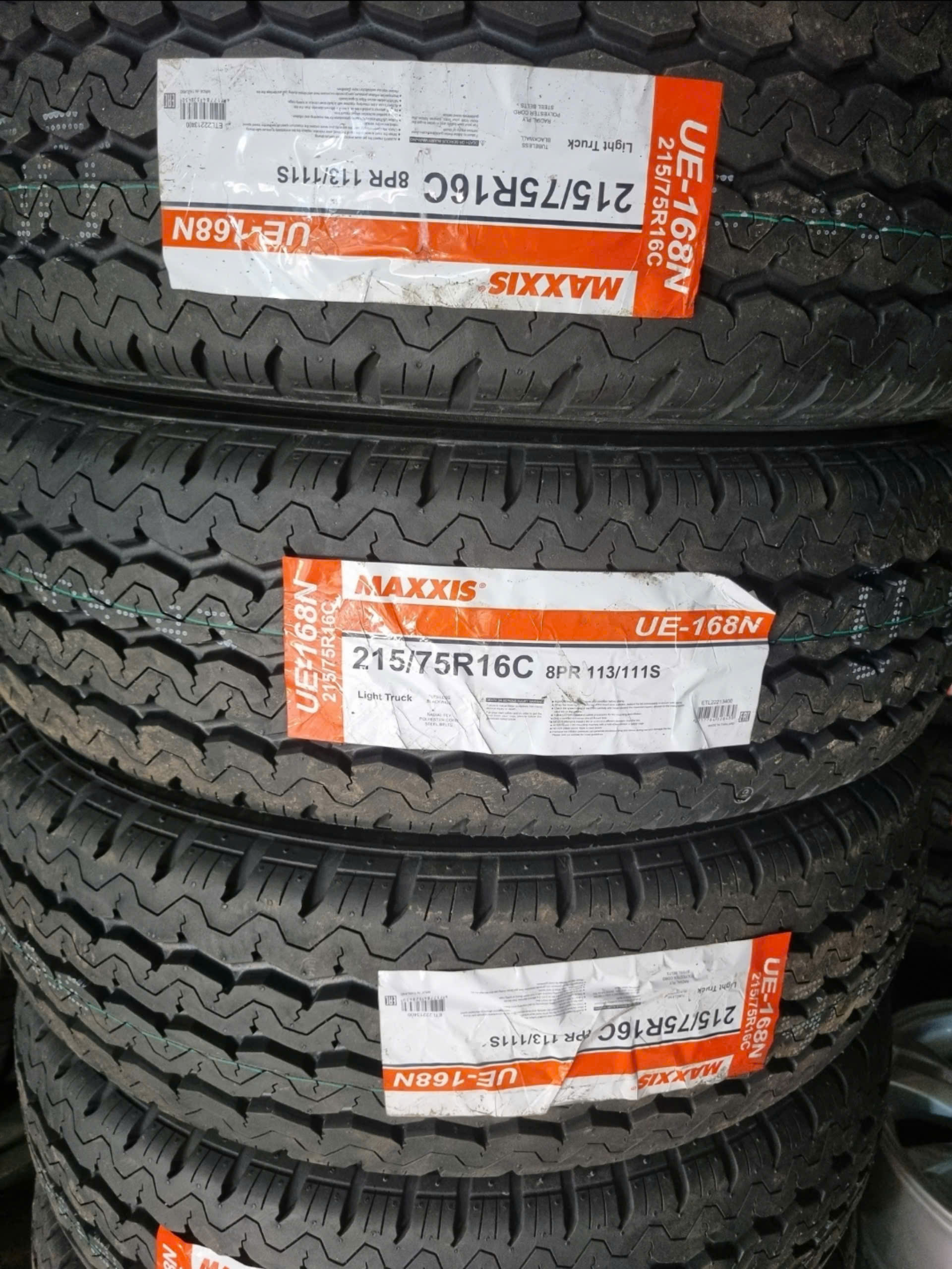 Lốp Maxxis 215/70R16C