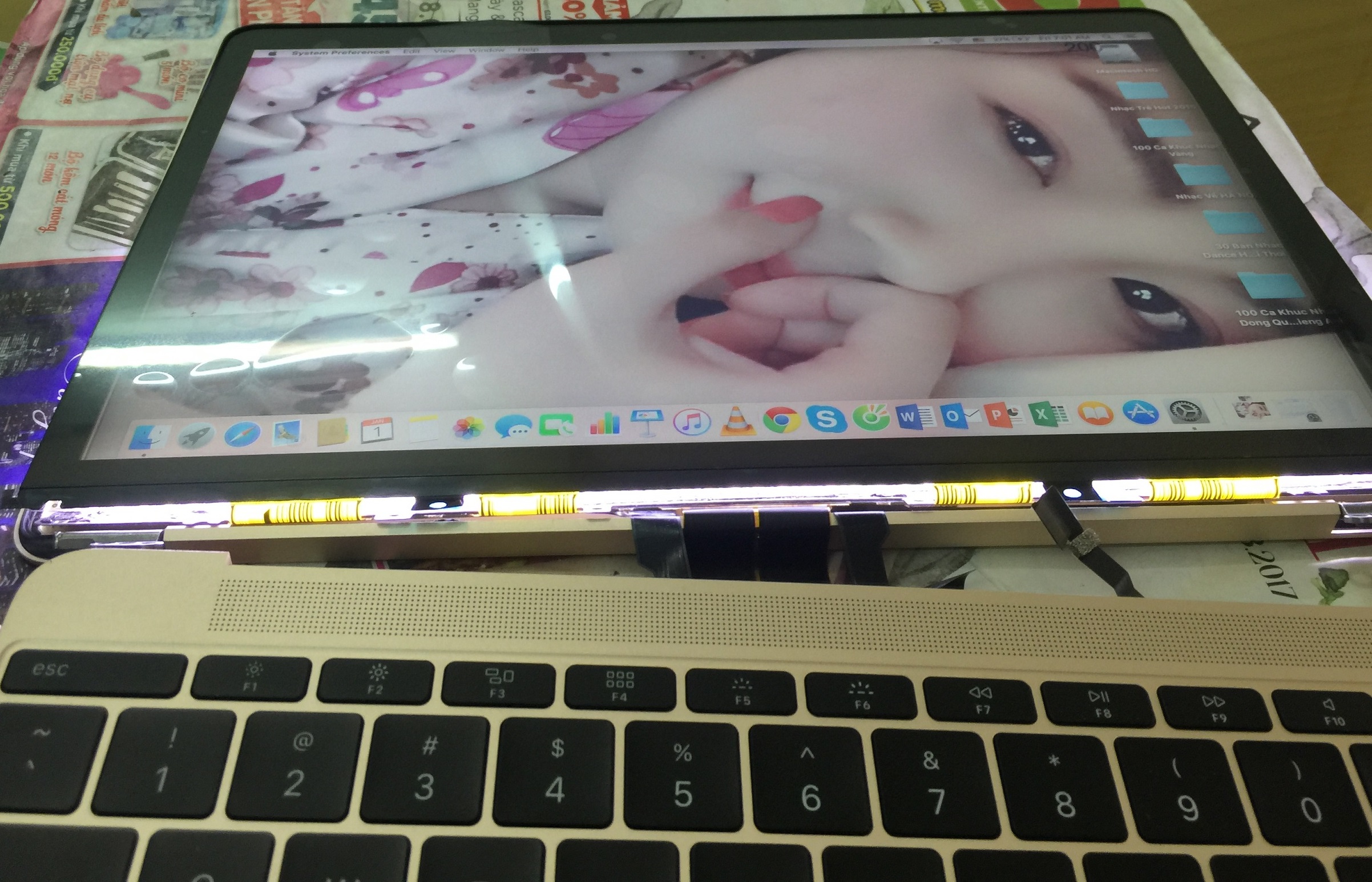 kiểm tra màn hình macbook khi thay