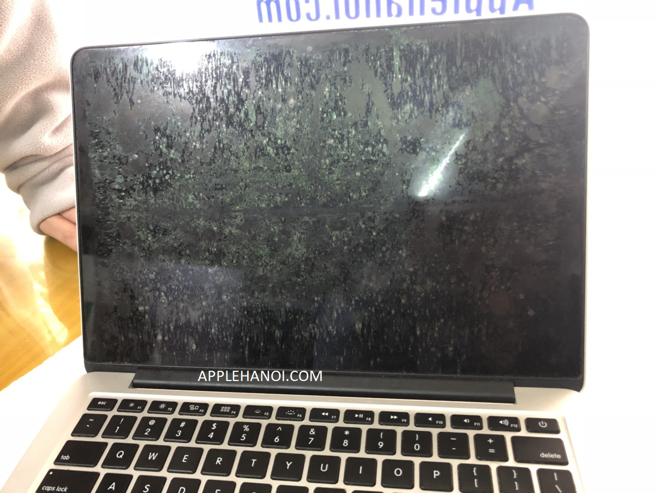 thay lớp chống lóa macbook