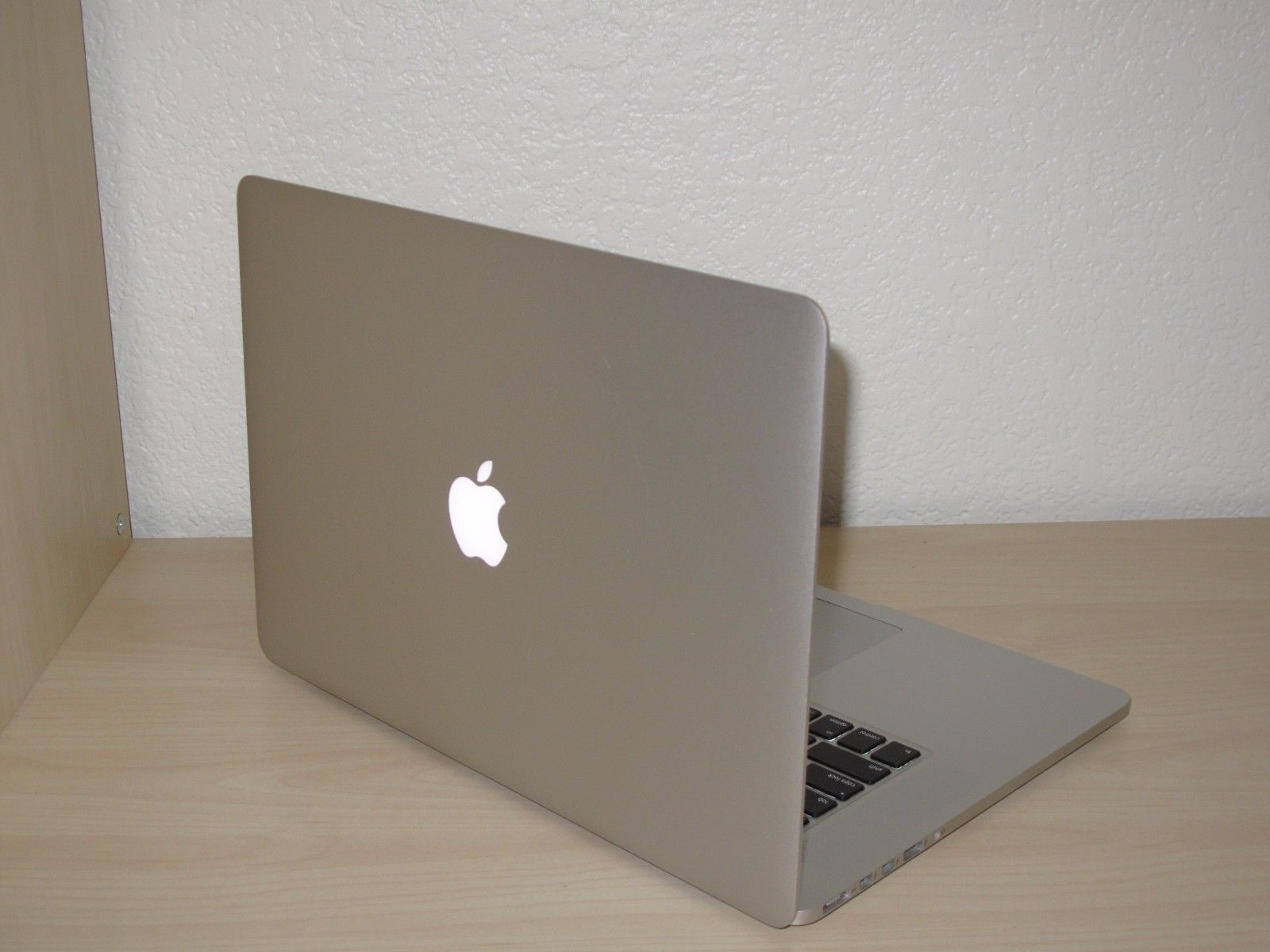 APPLE MACBOOK MGXA2LL-A