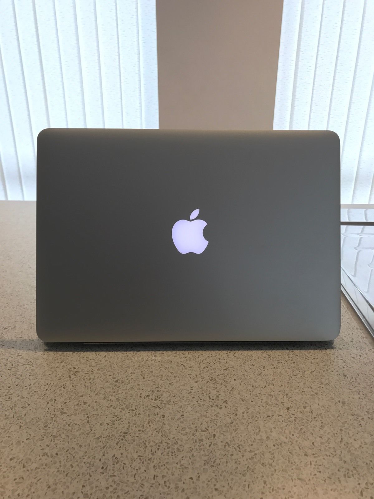 APPLE Macbook Pro ME864LLA 13inch Core i5 2.4