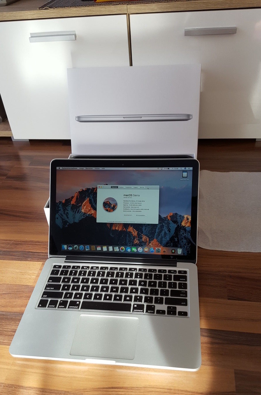 macbook md212 like new