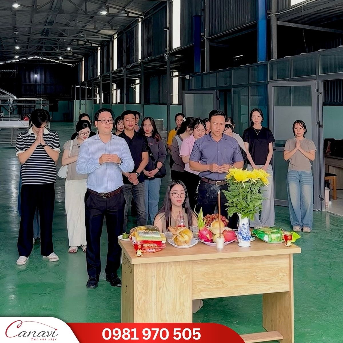 ban lãnh đạo cùng đội ngũ canavi trong ngày khai trương xưởng sản xuất mới