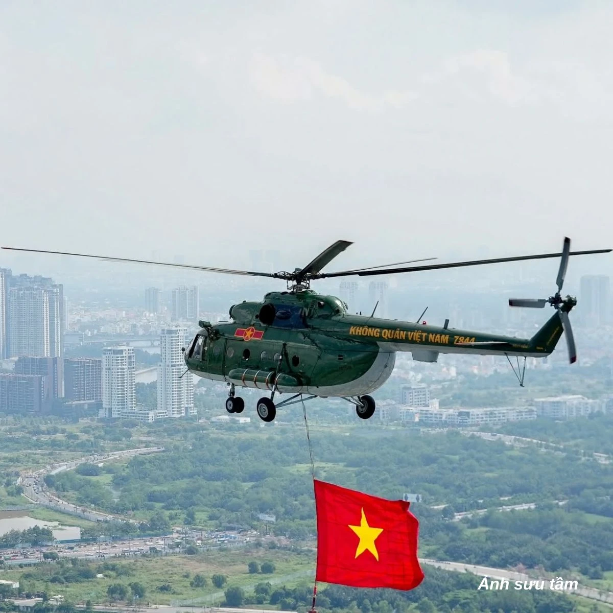 Trực thăng kéo cờ, tiêm kích nhào lộn rợp trời Sài Gòn: Sẵn sàng cho lễ diễu binh lịch sử 30/4