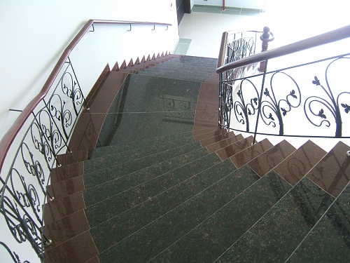Kinh nghiệm chọn đá ốp cầu thang hợp tuổi đẹp 