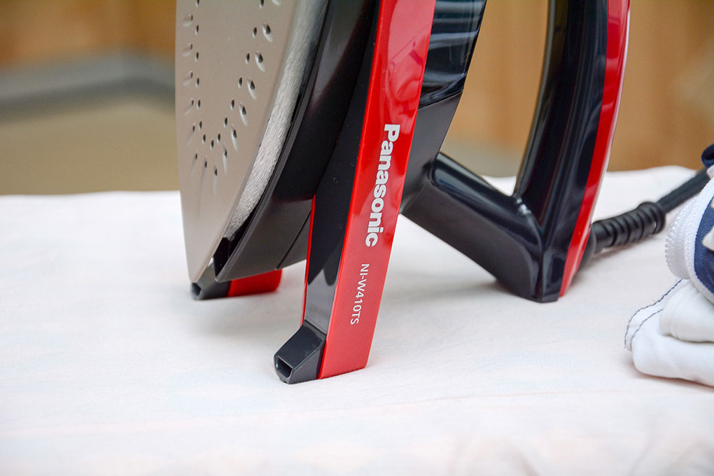 BÀN ỦI PANASONIC NI-W410TS