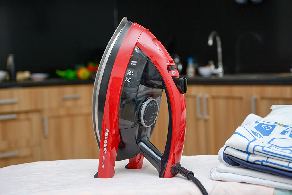 BÀN ỦI PANASONIC NI-W410TS