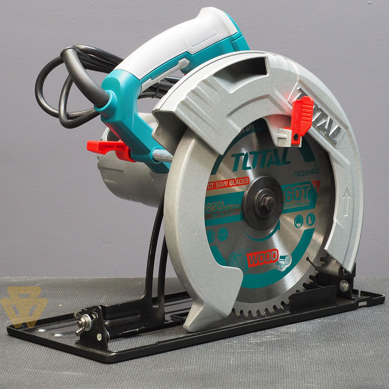 Máy cưa gỗ đĩa tròn 2200W Total TS1222356 235mm