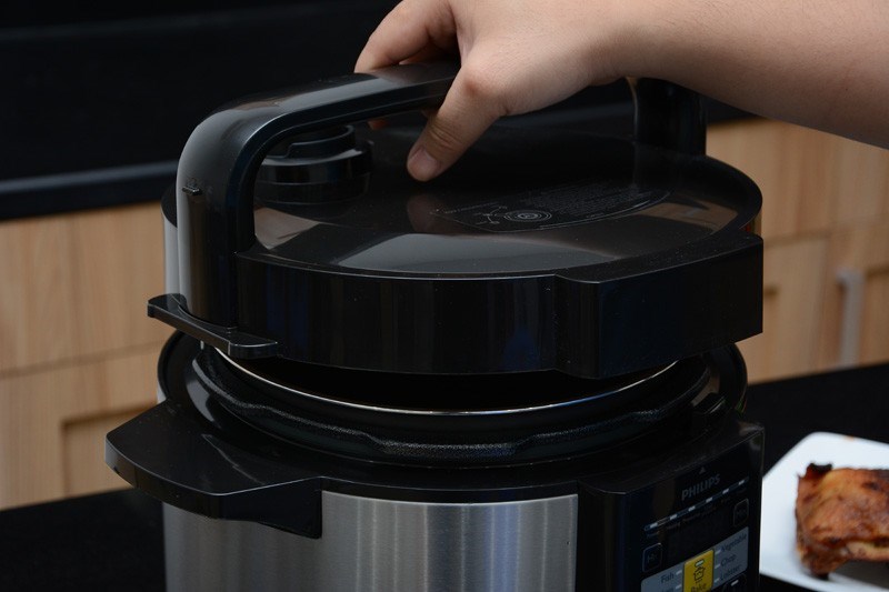 Nồi áp suất điện tử Philips HD2136, công suất 900W, dung tích 5 lít