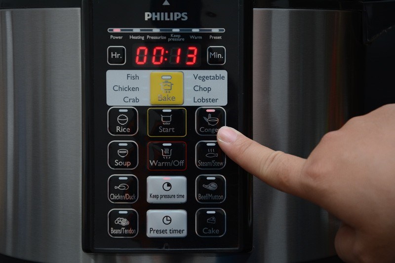 Nồi áp suất điện tử Philips HD2136, công suất 900W, dung tích 5 lít