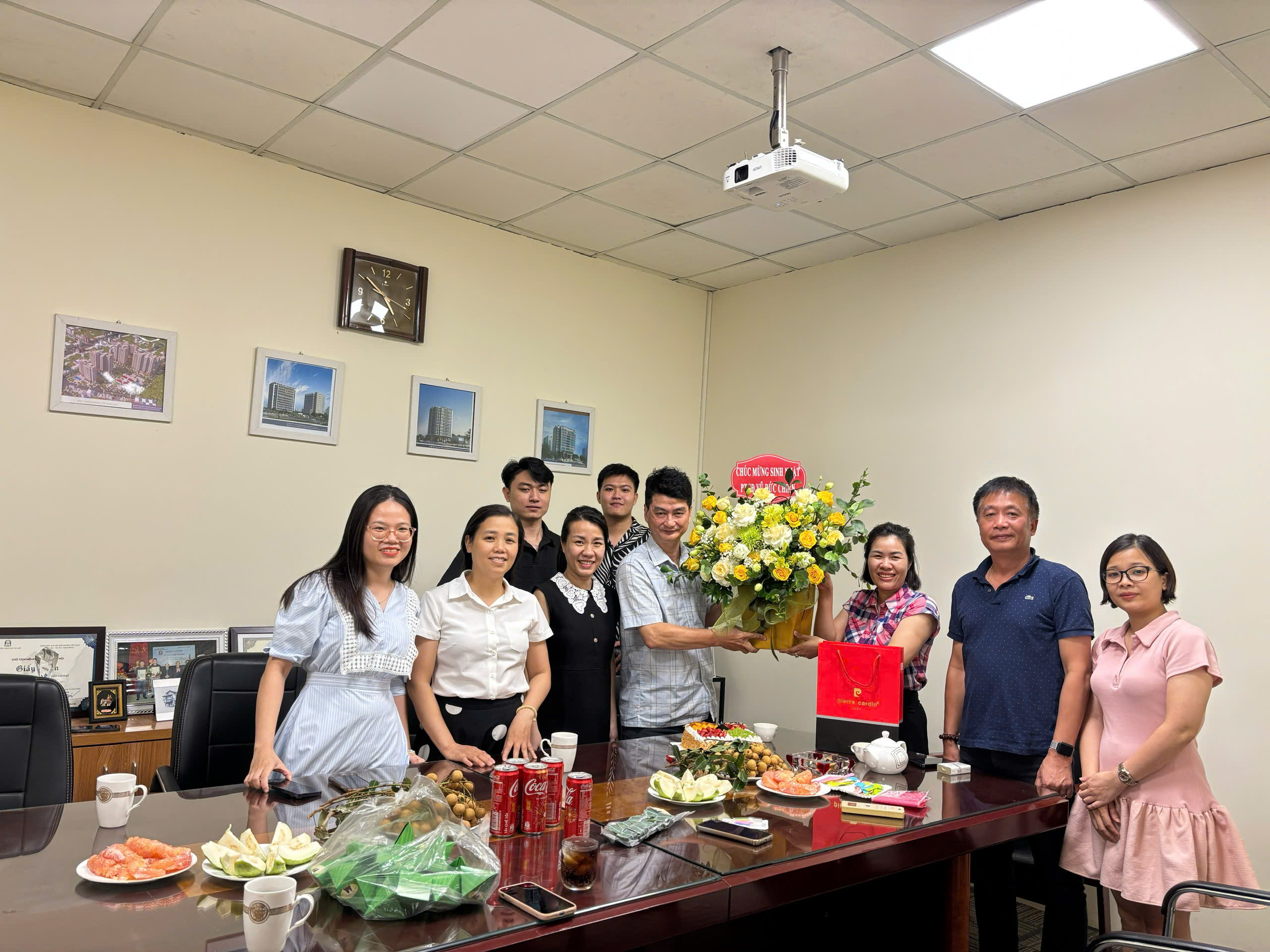 CHỨC MỪNG SINH NHẬT PHÓ TỔNG GIÁM ĐỐC CÔNG TY