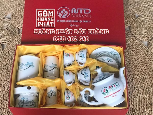 ấm chén bát tràng in logo làm quà tặng