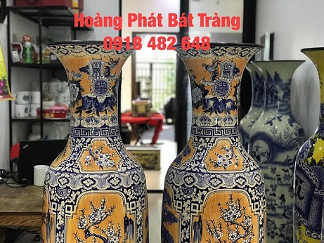 Phần trang trí, miệng lục bình vẽ tỉ mỉ