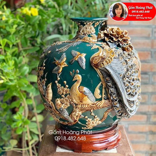 Bình hút tài lộc đắp nổi công đào dát vàng 24k men xanh SP5052