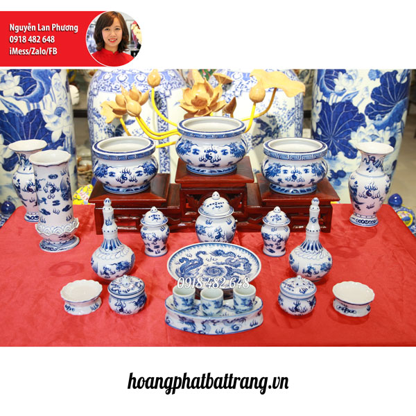 Bộ bát hương quả lựu vẽ rồng, nét vừa lạ, vừa quen của bát hương