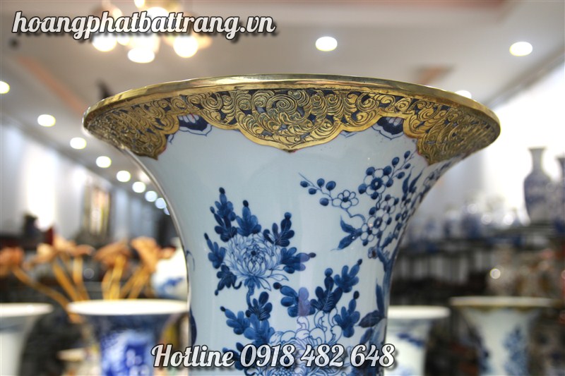 Lộc bình được bọc đồng sang trọng